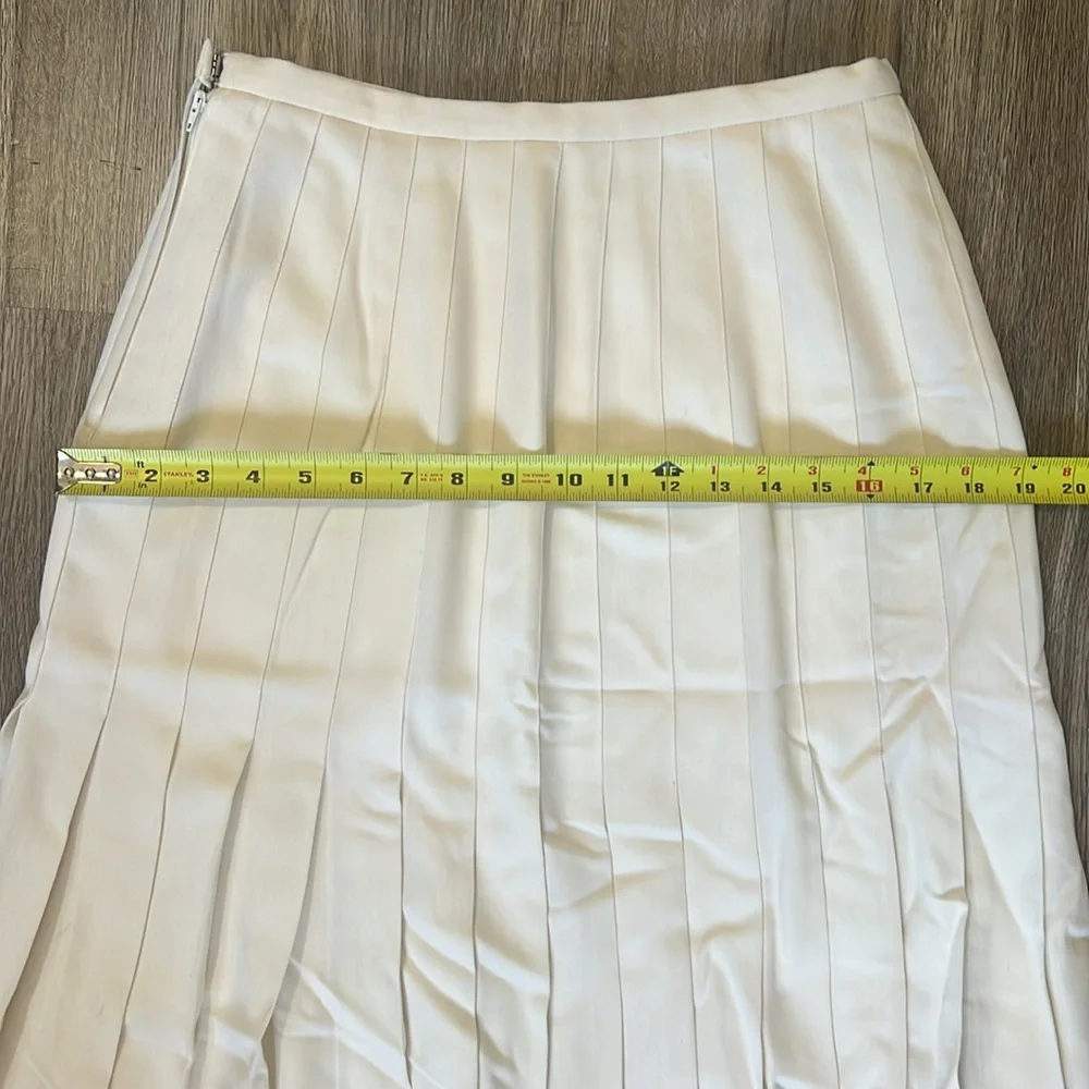 Dana Buchman pleated skirt Size 10